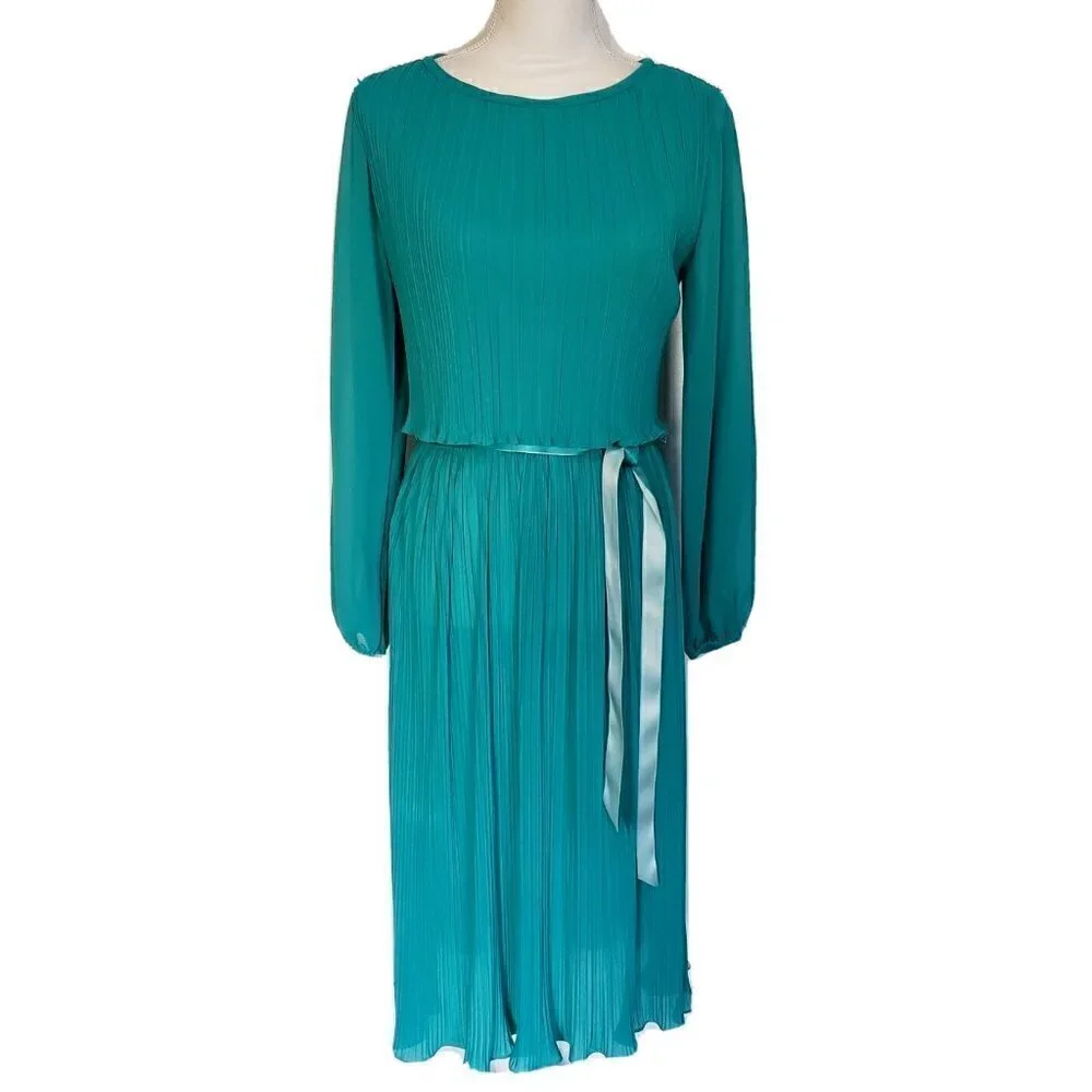Vintage Discovery Fashion LTD. Size 12 Green Pleated Polyester Dress